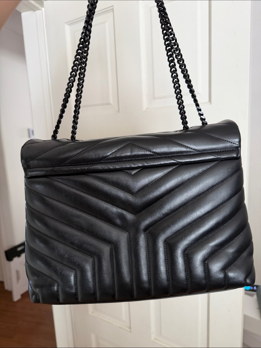 Saint Laurent Black Quilted Leather Shoulder Bag with Matte Logo - Picture 3 of 14